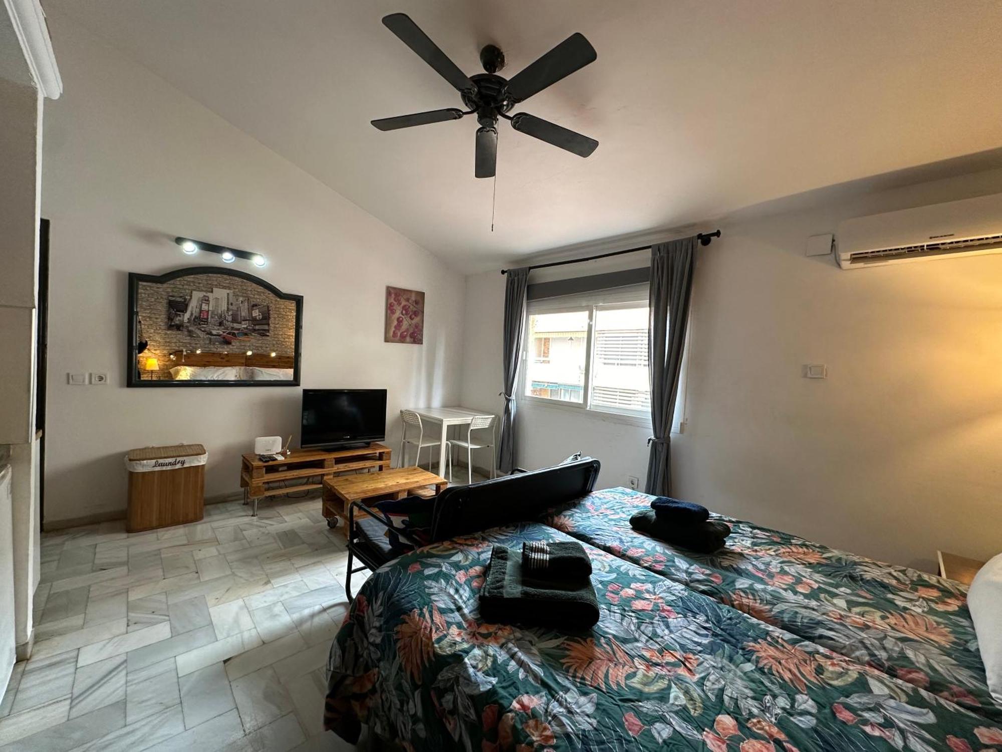 Carihuela Renovado - Wifi 365 Mbps - Fire Stick Amazon - Playa A 50 Metros * Torremolinos